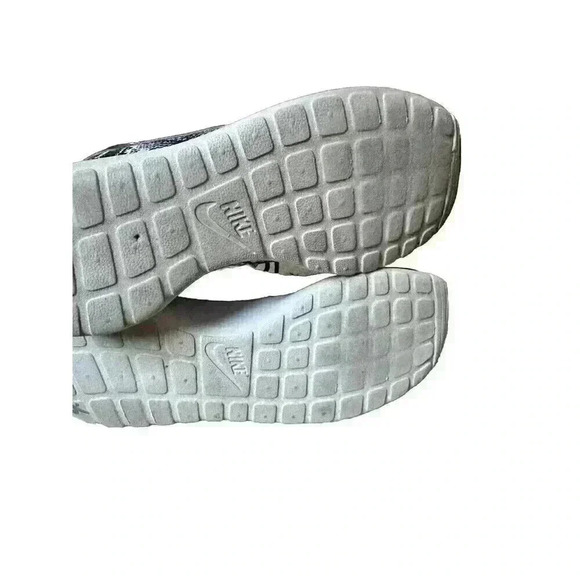 Nike Roshe One Print Snakeskin NSW Running Black Silver Women 8 Men 6 - Picture 7 of 7